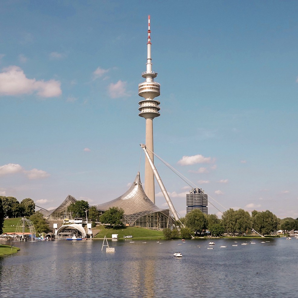 Blick auf den Fernsehturm am queo Standort München